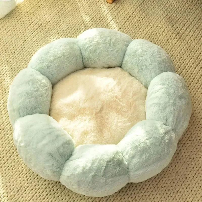 Comfortable Flower-Shaped Pet Bed for Cats and Dogs