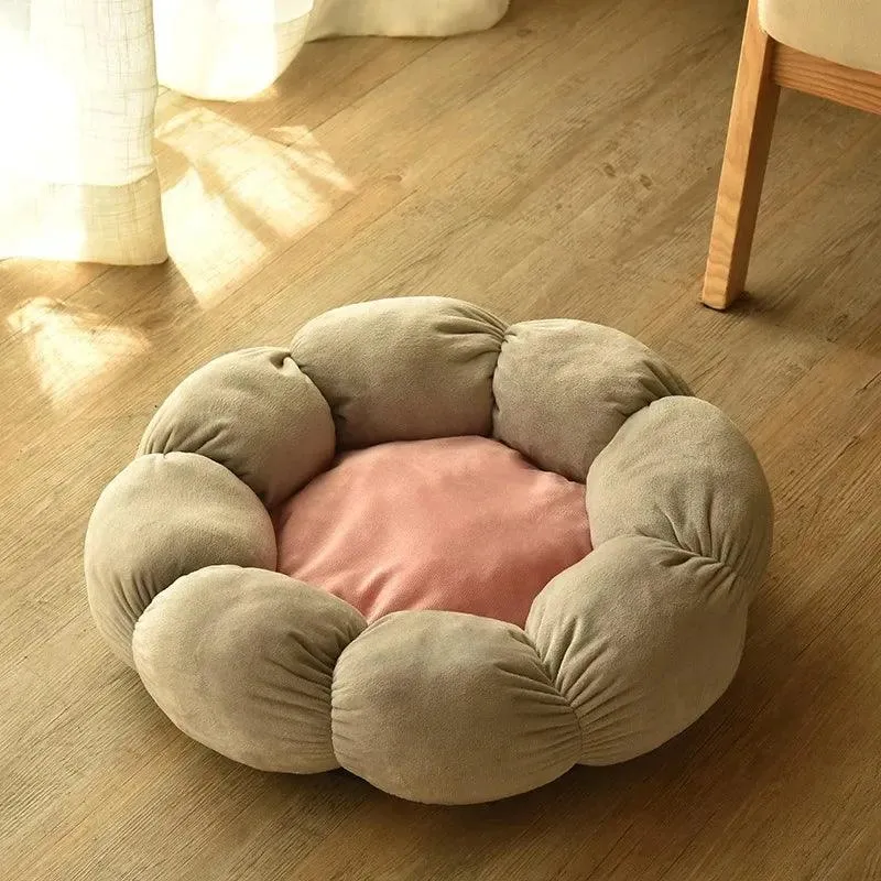 Comfortable Flower-Shaped Pet Bed for Cats and Dogs