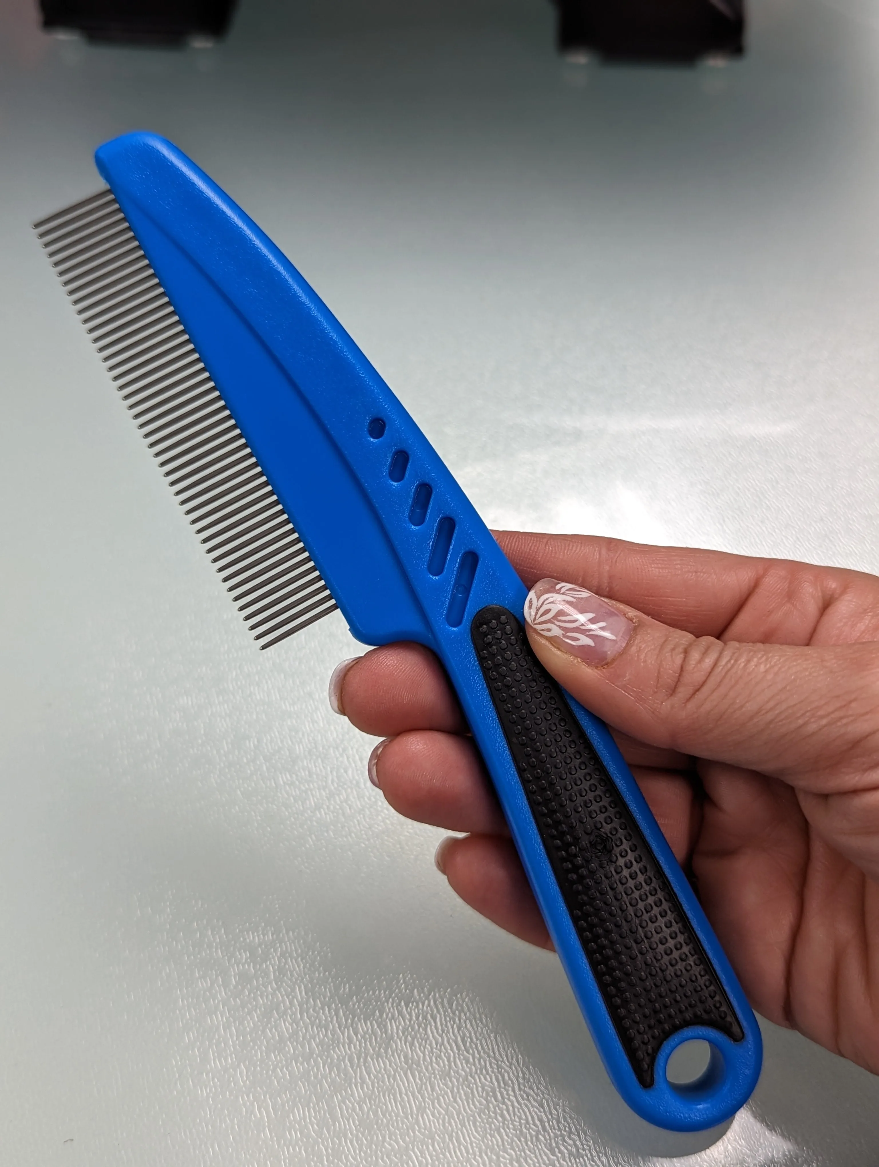 Plastic grip Flea & Face comb